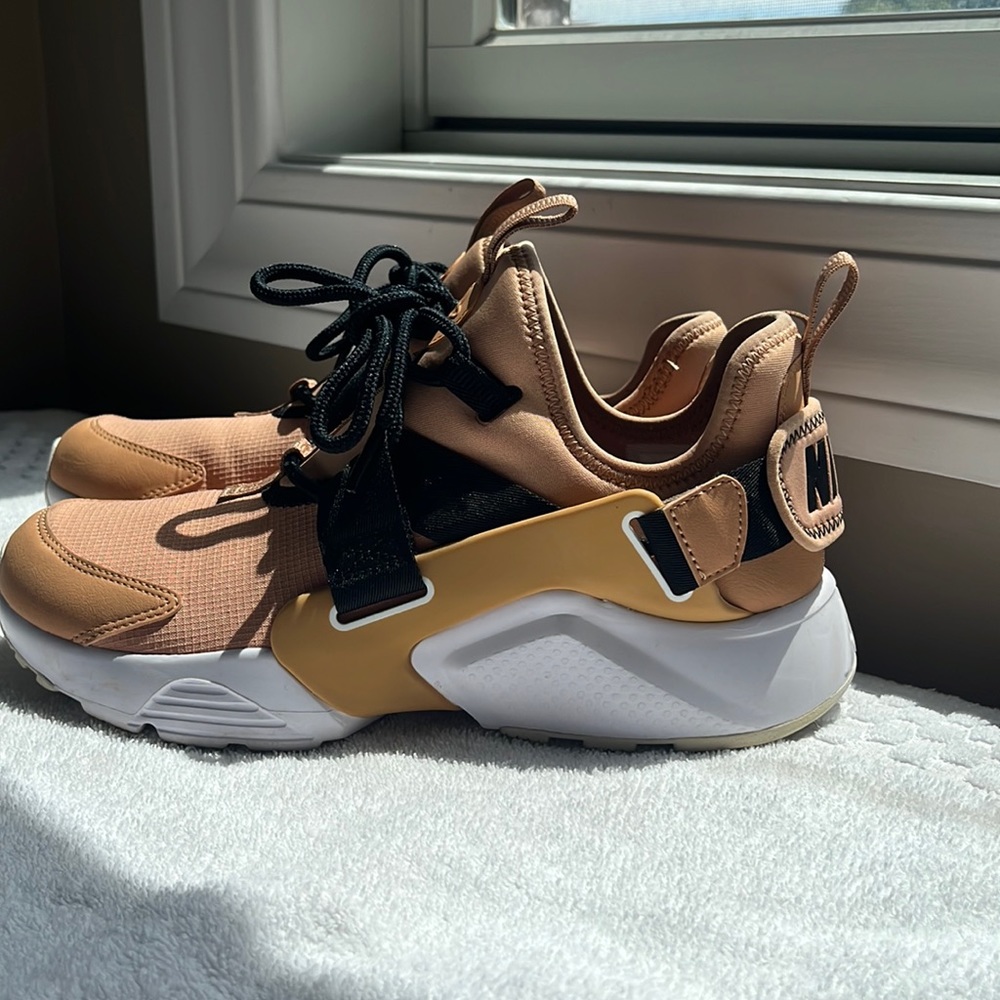 Womens sneakers(NIKE)